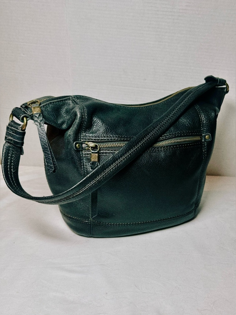 The Sak Sequoia Black Leather Hobo Shoulder Bag Pebbled Leather Zip Pocket